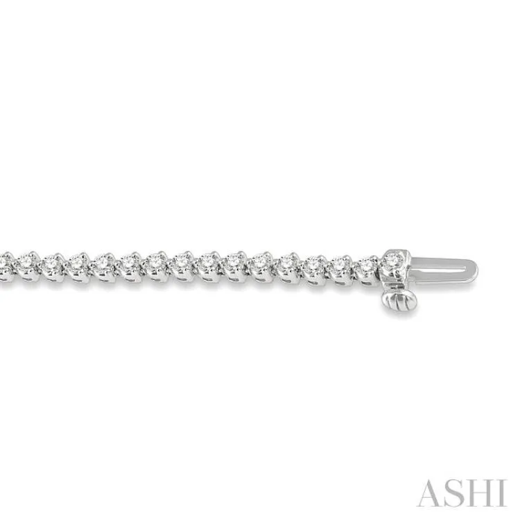 2 Ctw Tri-Prong Round Cut Diamond Bracelet in 14K White Gold