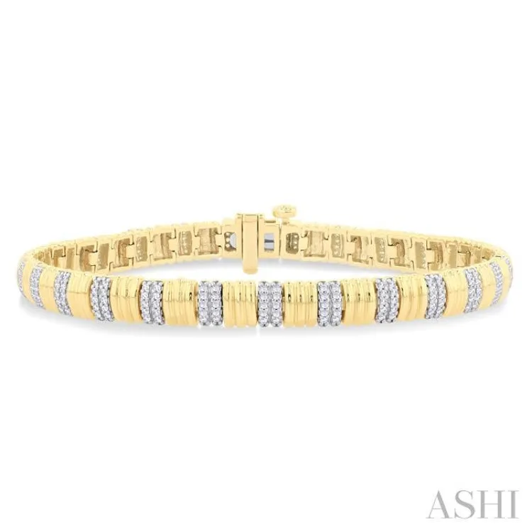 3/4 Ctw Ribbed Round Cut Diamond Fashion Bracelet in 10K Yellow Gold