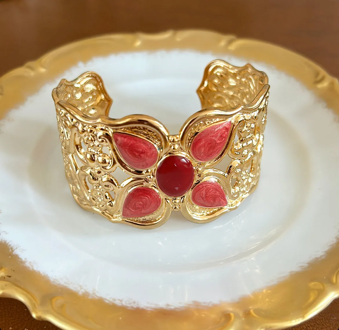 Fabulous 80s statement cuff bracelet.