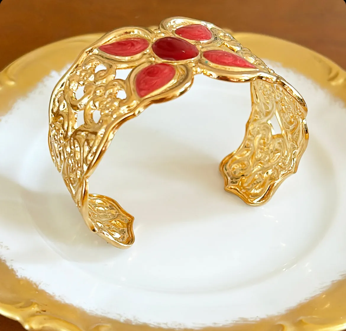 Fabulous 80s statement cuff bracelet.