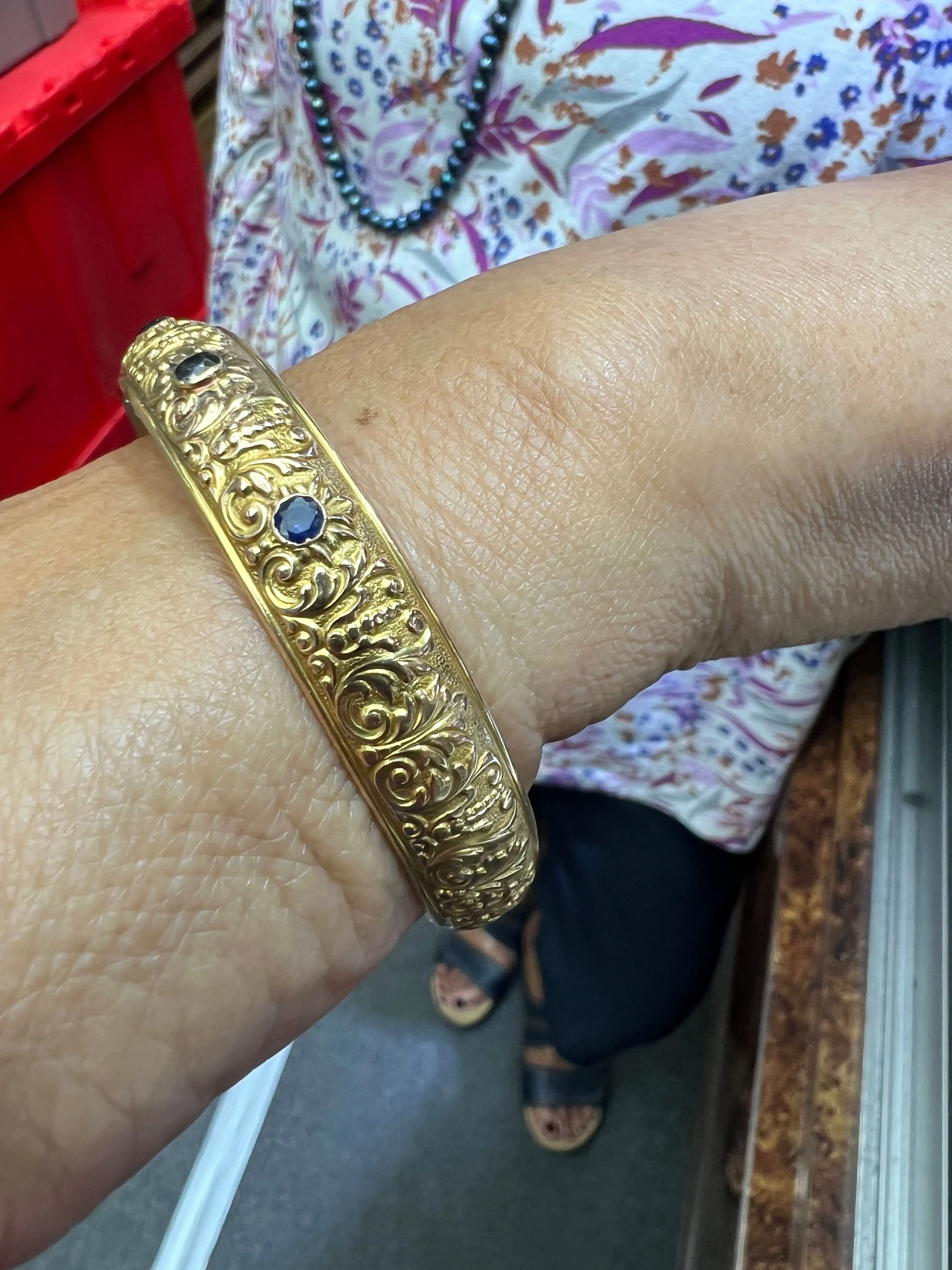 Krementz Sapphire Yellow Gold Antique Slip-On Bangle Bracelet