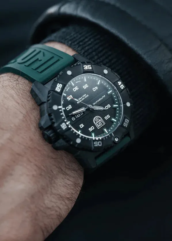 LUMINOX MASTER CARBON SEAL AUTOMATIC BLACK DIAL GREEN BAND XS.3877