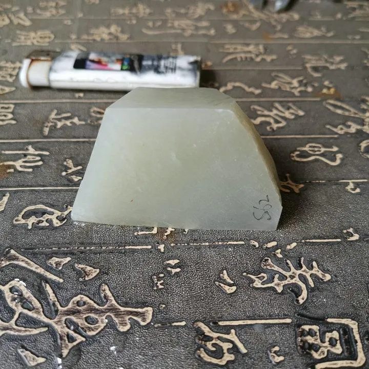 Natural Kunlun Jade Rough Nephrite Raw (202g, 7X4.3X4.3cm)