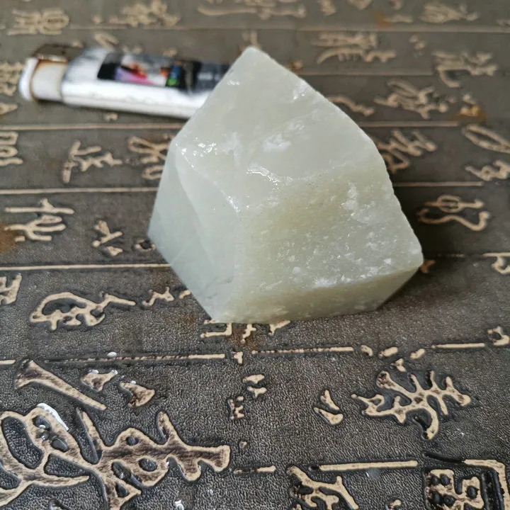 Natural Kunlun Jade Rough Nephrite Raw (202g, 7X4.3X4.3cm)