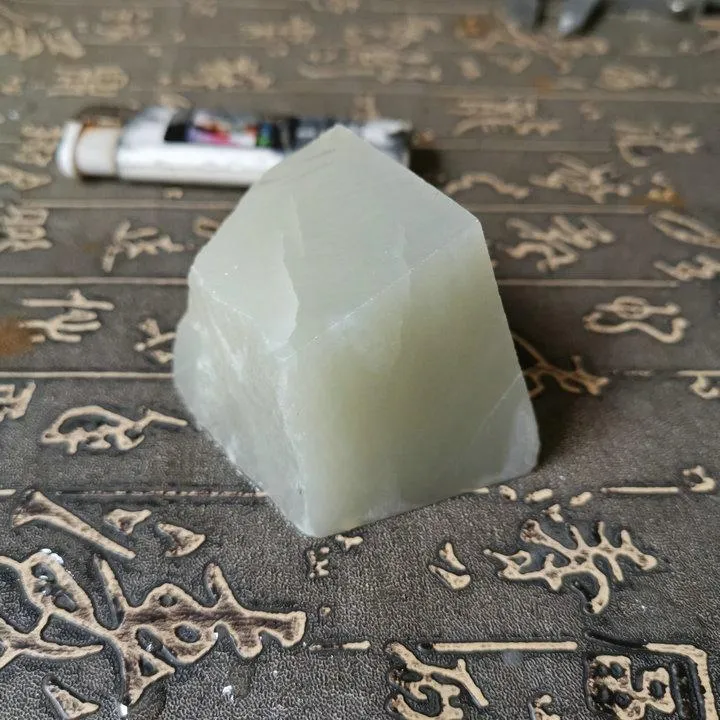 Natural Kunlun Jade Rough Nephrite Raw (202g, 7X4.3X4.3cm)