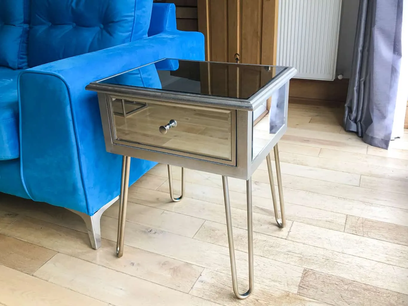 Silver Mirrored Bedside Table » Hairpin legs