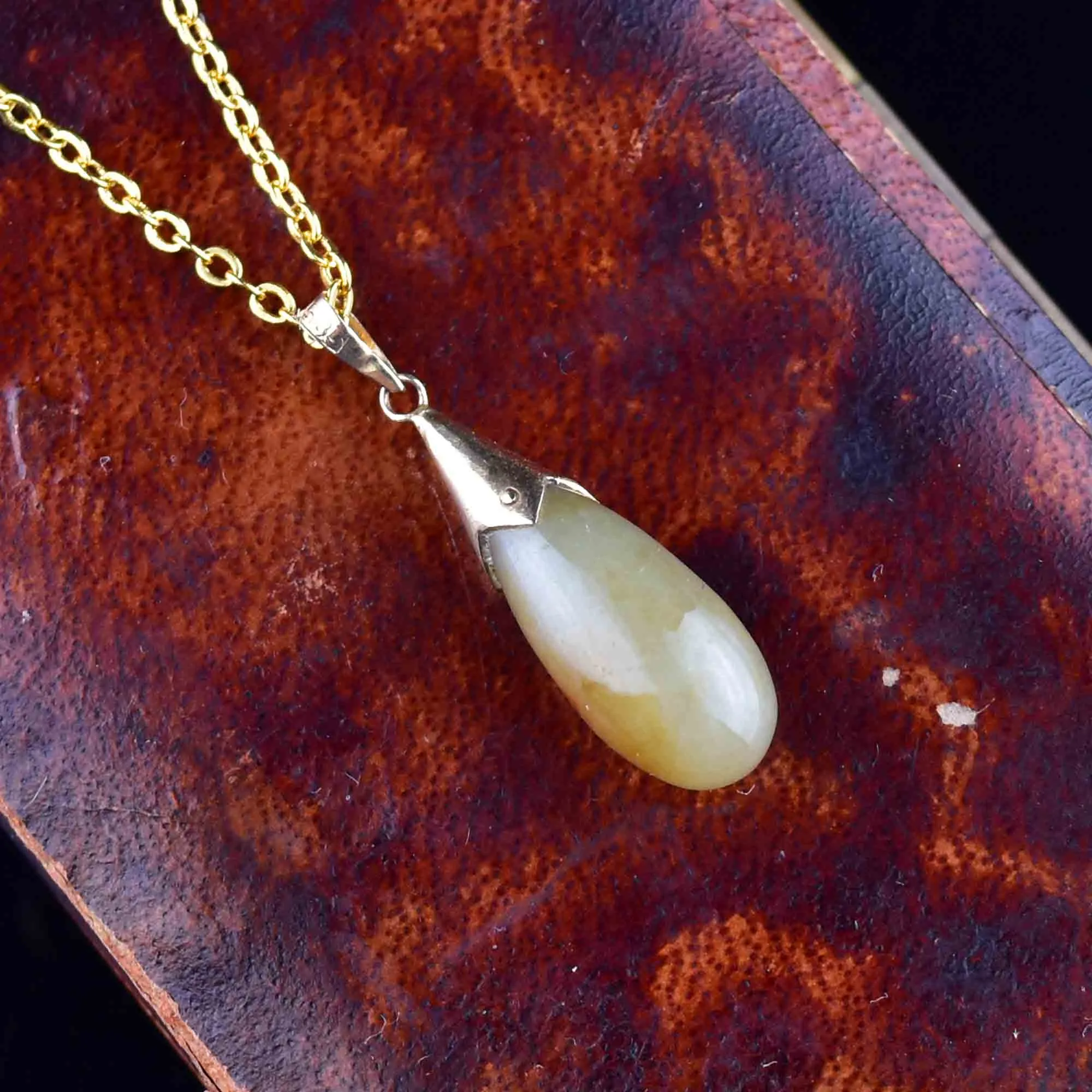 Vintage 14K Gold Milky Jade Teardrop Pendant Necklace