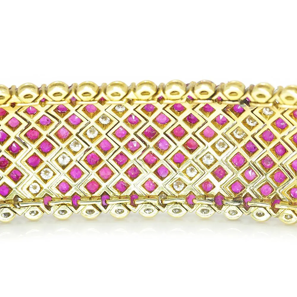 Vintage Ruby Bracelet with Diamonds 18K Yellow Gold 33.00ctw