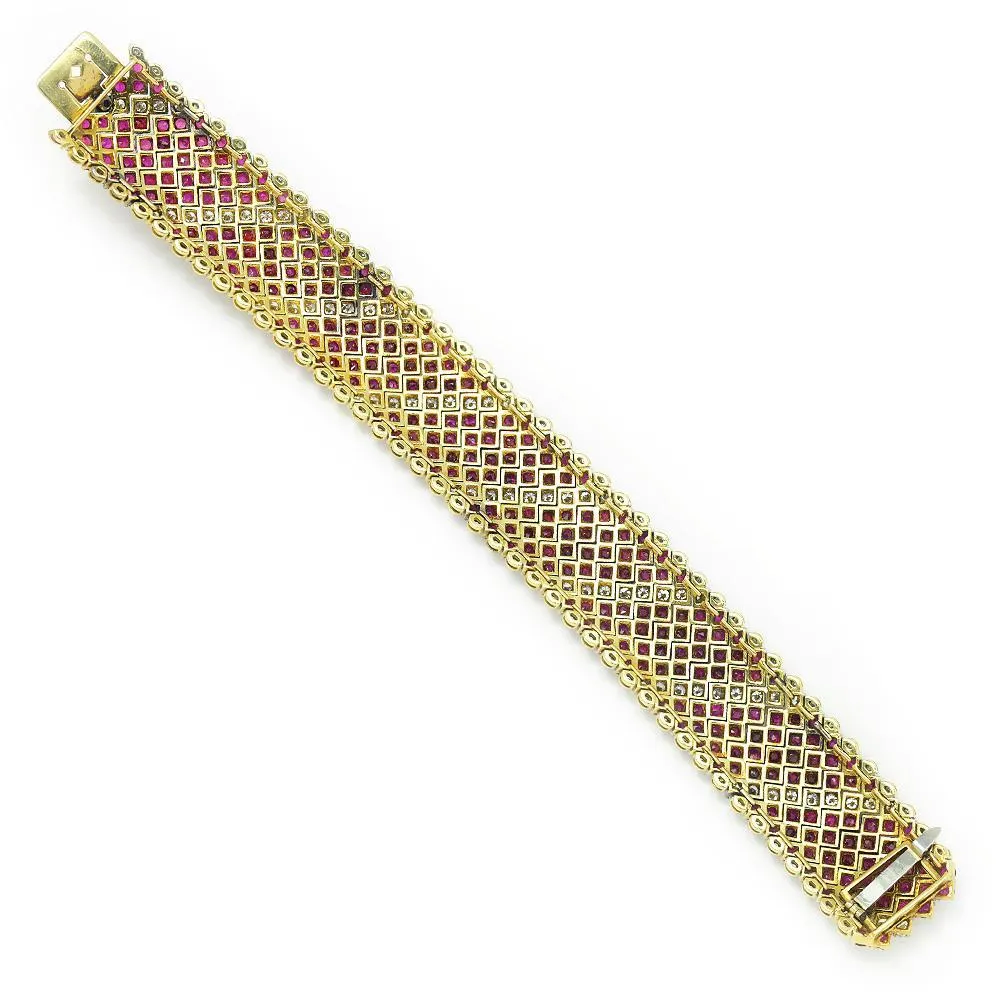 Vintage Ruby Bracelet with Diamonds 18K Yellow Gold 33.00ctw